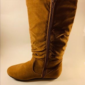 Brown boots. Flat. New. Very comfortable. Size 6
